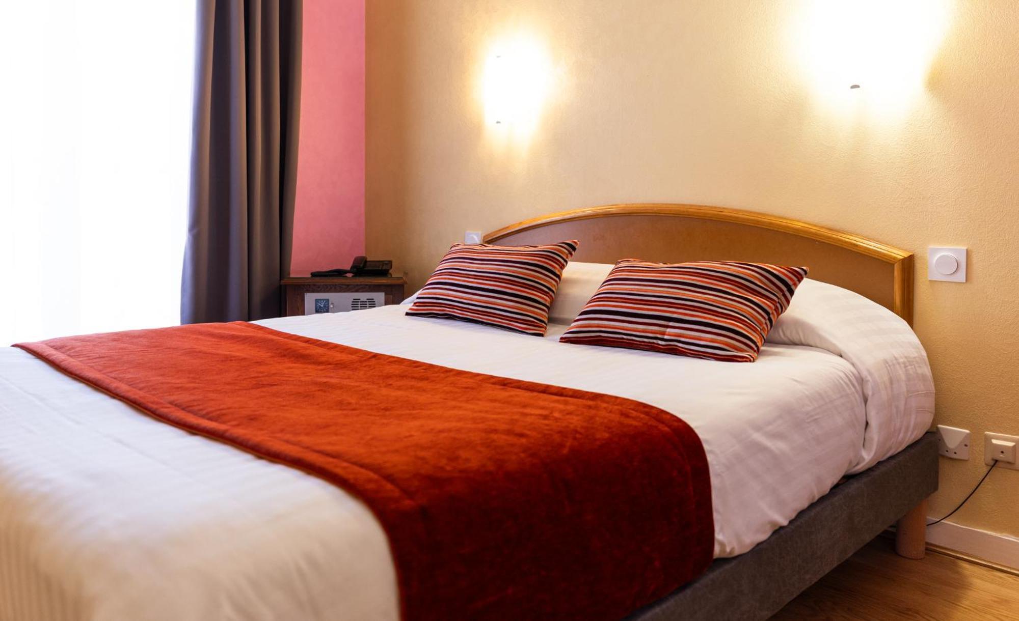 Hotel Cheval De Bronze رُمْيِريمو المظهر الخارجي الصورة