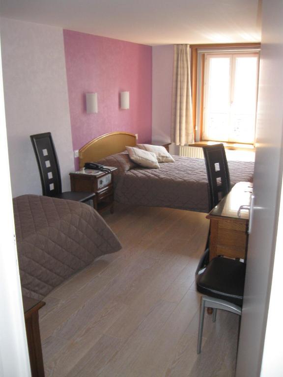 Hotel Cheval De Bronze رُمْيِريمو الغرفة الصورة