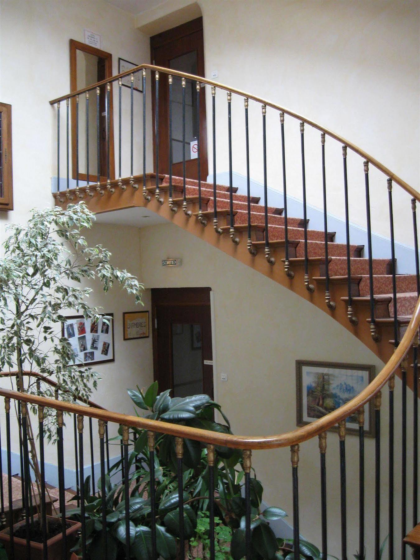 Hotel Cheval De Bronze رُمْيِريمو المظهر الخارجي الصورة